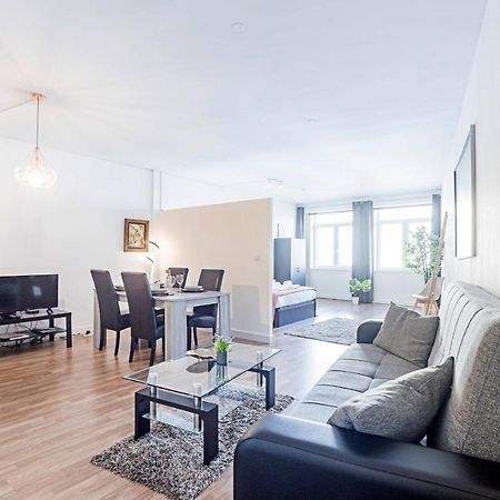 Amazing Apartment In Downtown Porto By Lovelystay ภายนอก รูปภาพ