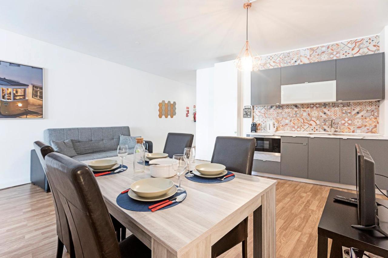 Amazing Apartment In Downtown Porto By Lovelystay ภายนอก รูปภาพ